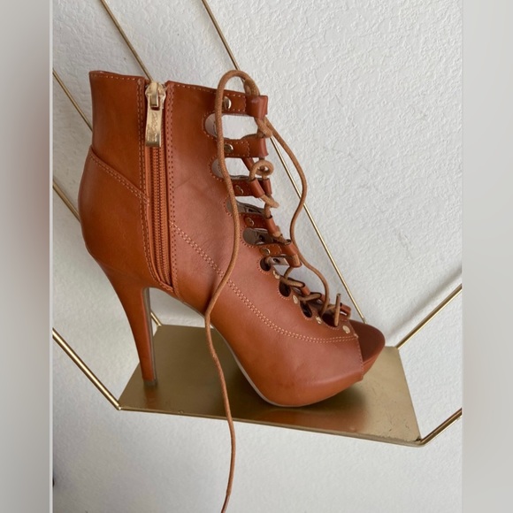 DB DK -Peep Toe Lace Up Heel Ankle Boots Size-9 - Picture 3 of 10